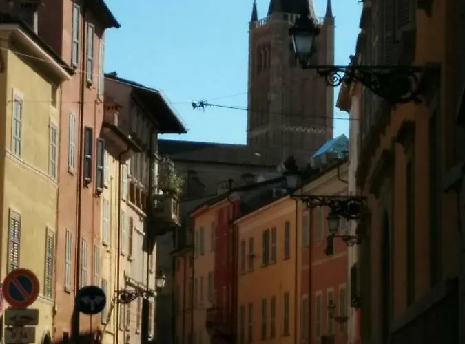 Apartment Honey House Parma