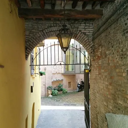 Honey House Apartment Parma