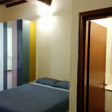 Apartment Honey House Parma