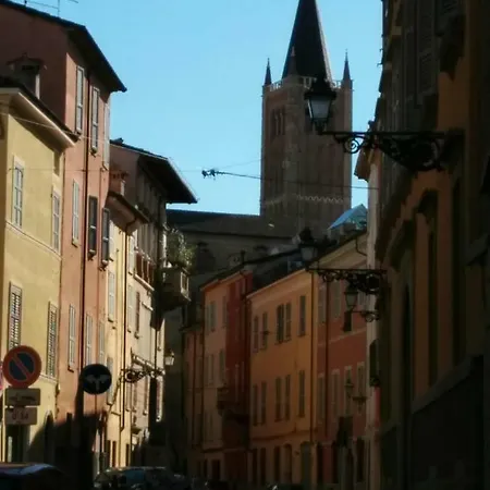 Apartment Honey House Parma