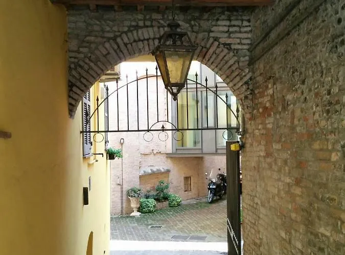 Honey House Apartment Parma